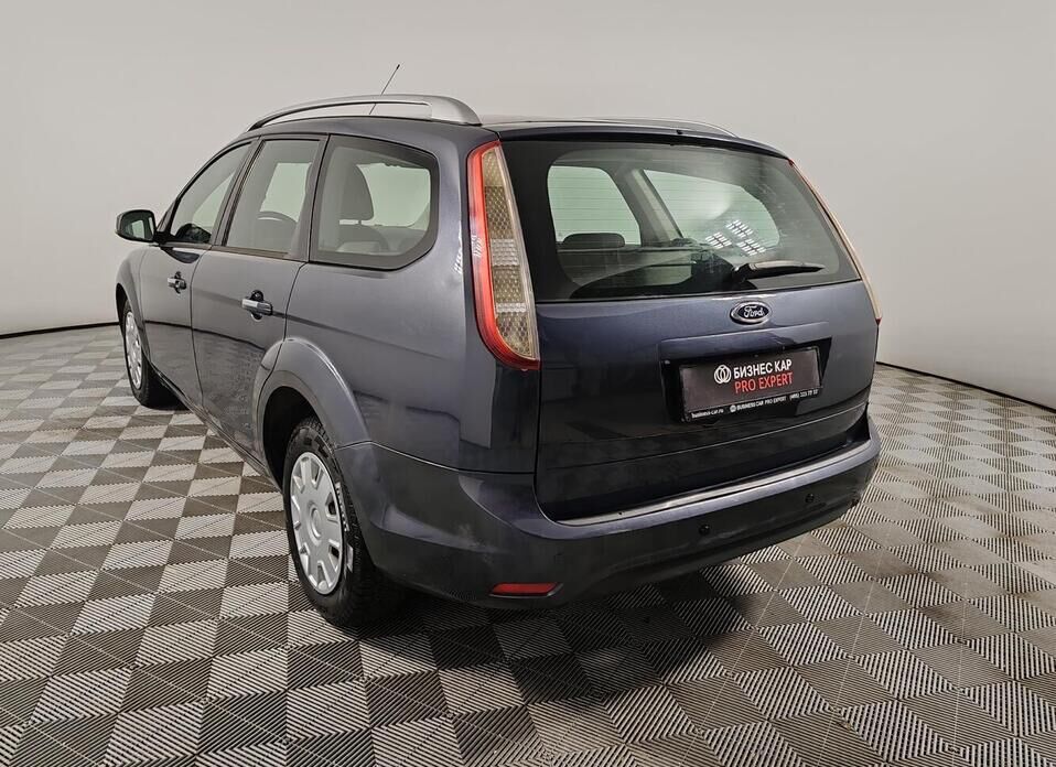 Ford Focus, II Рестайлинг 1.6 MT (100 л.с.)