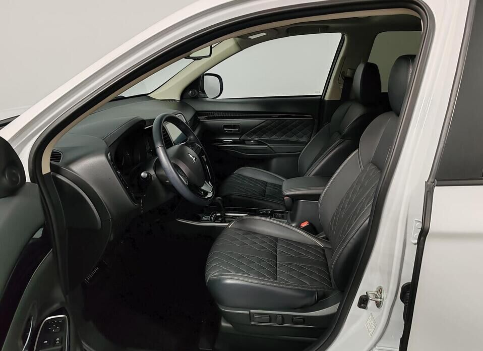 Mitsubishi Outlander, III Рестайлинг 3 2.0 CVT (146 л.с.)