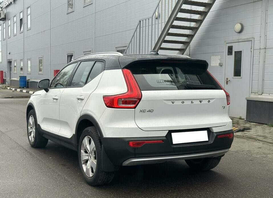 Volvo XC40 1.5 AT (150 л.с.)