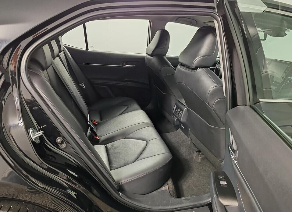 Toyota Camry 2.5 AT (200 л.с.)