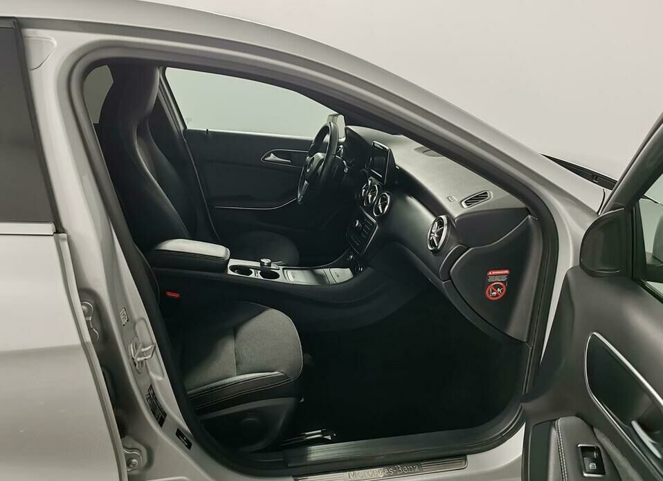 Mercedes-Benz A-Класс 180 1.6 AMT (122 л.с.)
