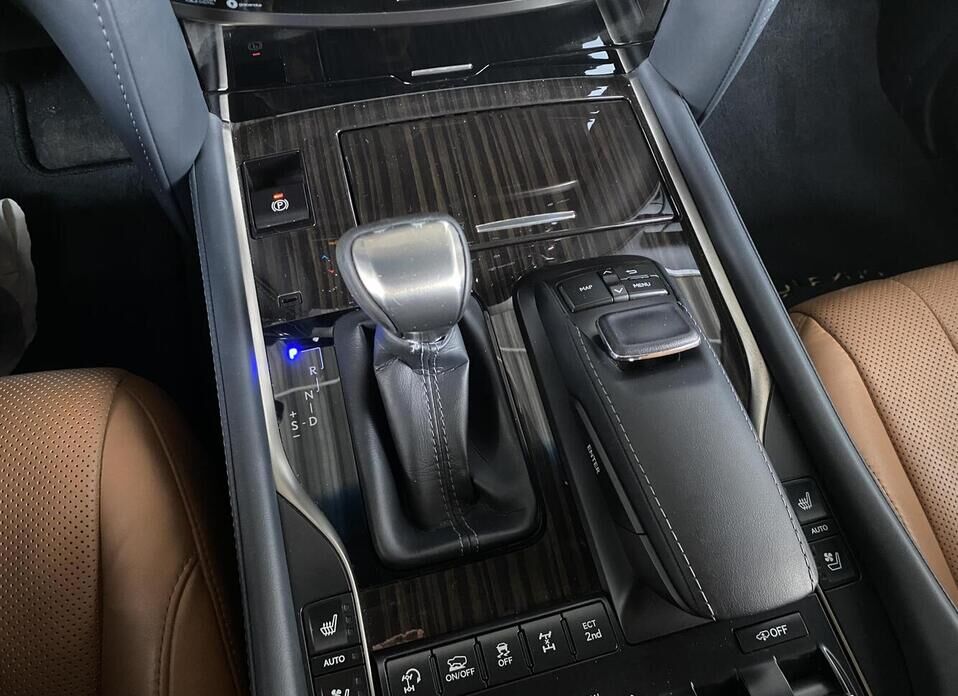 Lexus LX, III Рестайлинг 2 570 5.7 AT (367 л.с.) 4WD