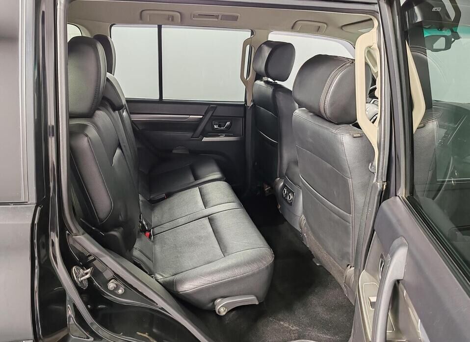Mitsubishi Pajero, IV Рестайлинг 2 3.0 AT (178 л.с.) 4WD