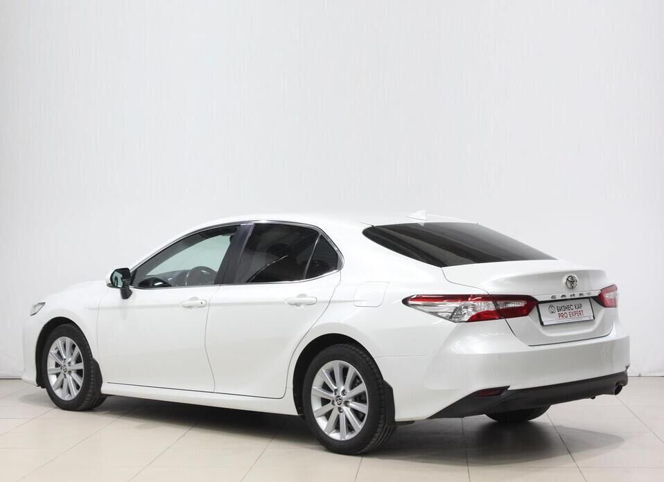 Toyota Camry 2.5 AT (181 л.с.)