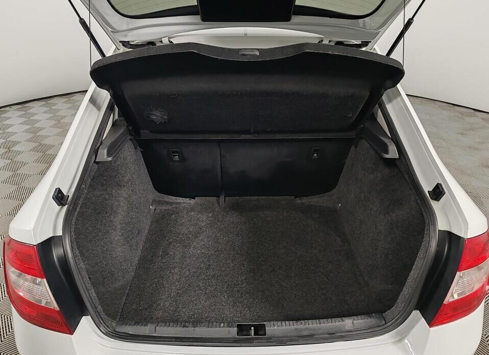 Skoda Rapid, I 1.6 MT (105 л.с.)