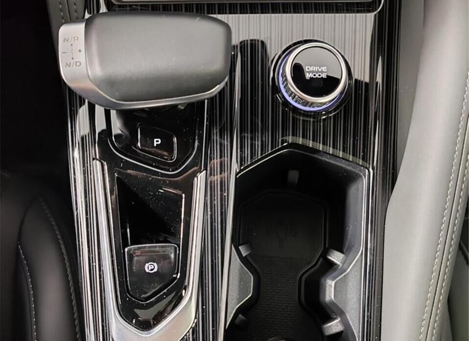 Geely Monjaro 2.0 AT (238 л.с.) 4WD