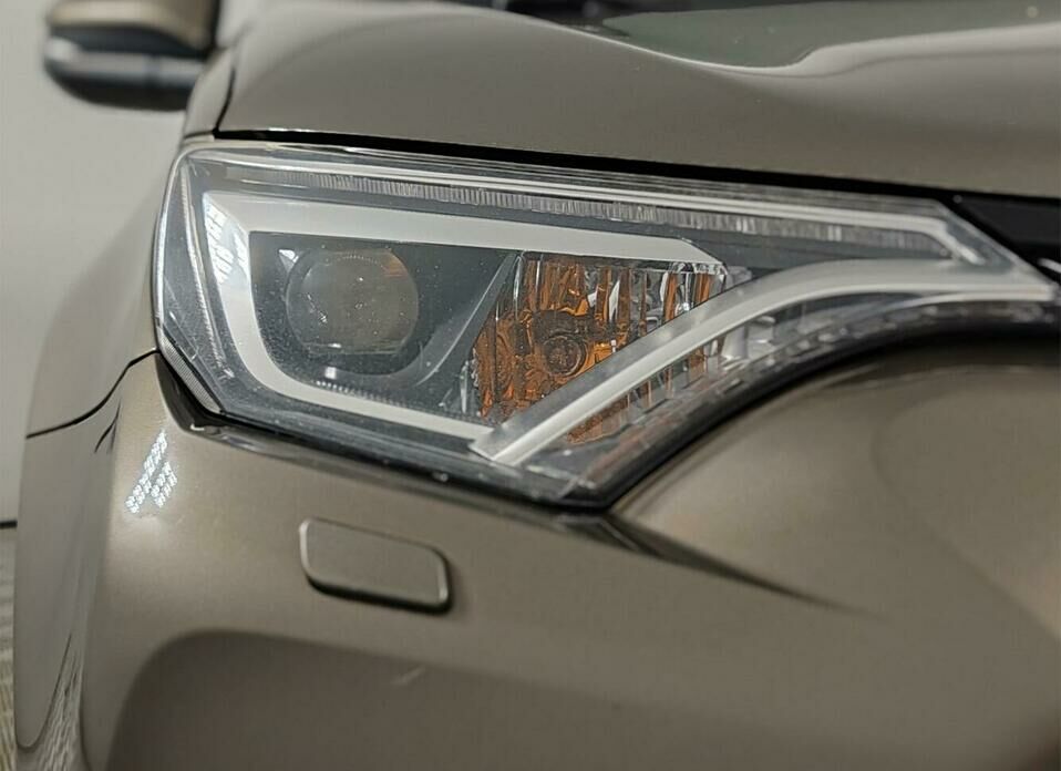 Toyota RAV4 2.5 AT (180 л.с.) 4WD