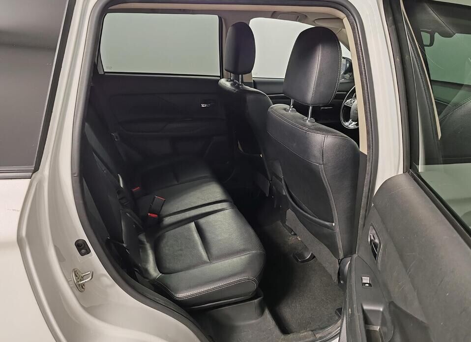 Mitsubishi Outlander, III Рестайлинг 2 2.4 CVT (167 л.с.) 4WD