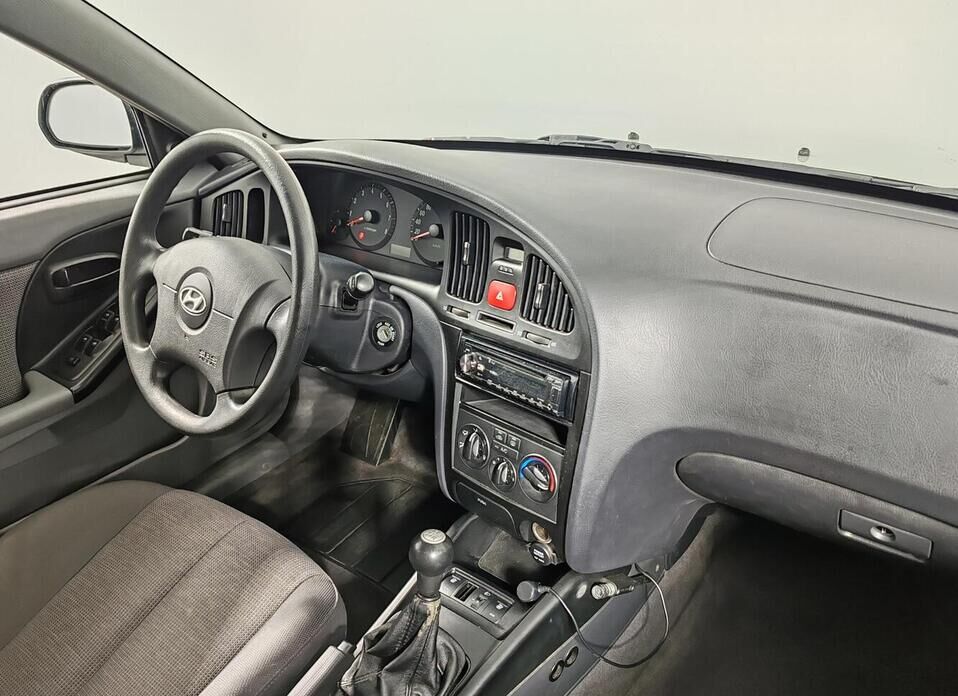 Hyundai Elantra, III (XD2) Рестайлинг 1.6 MT (105 л.с.)