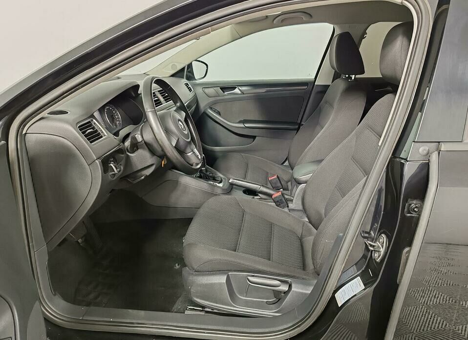 Volkswagen Jetta 1.6 AT (105 л.с.)