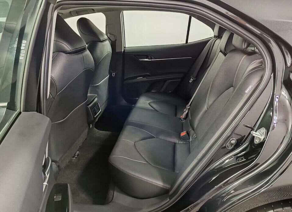 Toyota Camry 2.5 AT (209 л.с.)