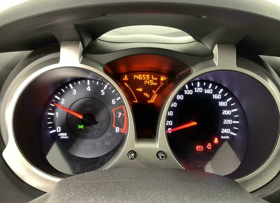 Nissan Juke 1.6 MT (117 л.с.)