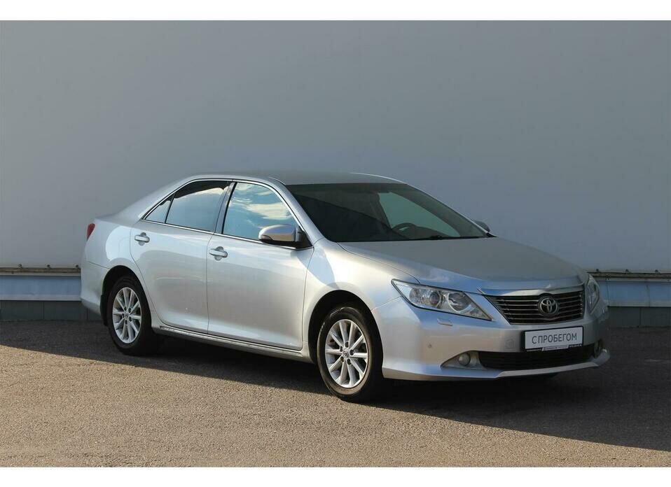 Toyota Camry 2.5 AT (181 л.с.)