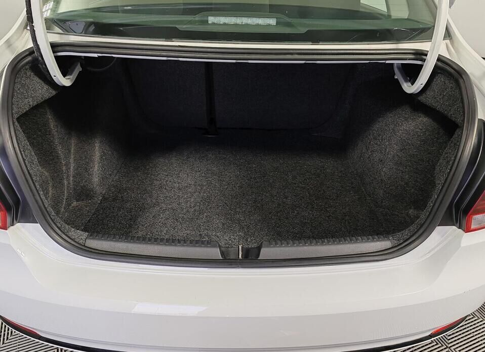 Volkswagen Polo 1.6 MT (110 л.с.)