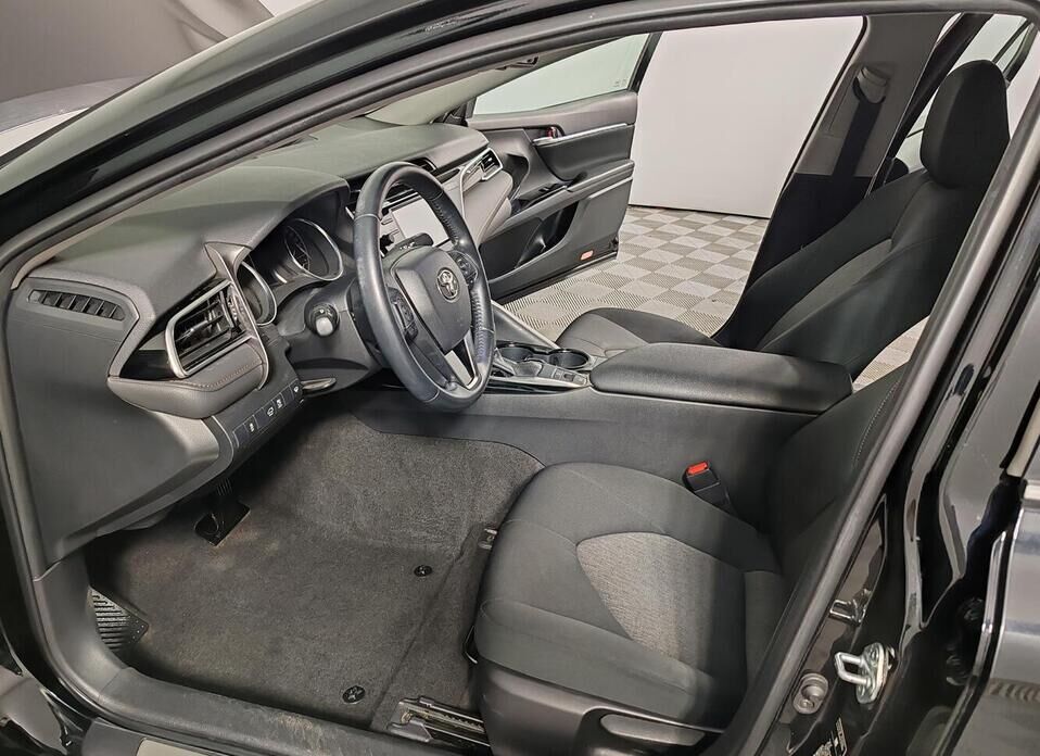 Toyota Camry, VIII (XV70) 2.5 AT (181 л.с.)