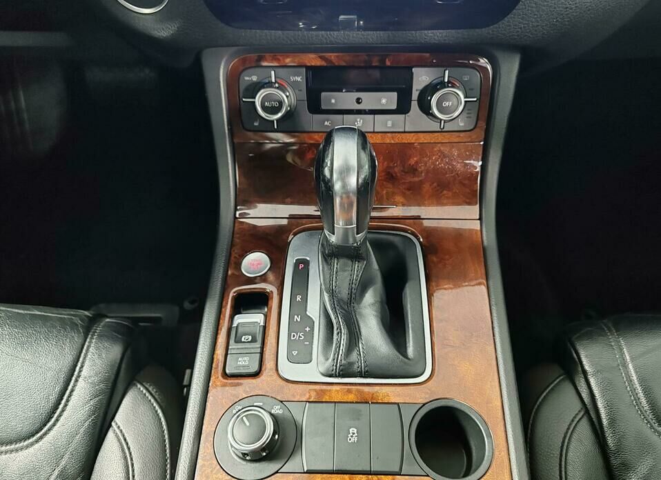 Volkswagen Touareg 3.0d AT (204 л.с.) 4WD