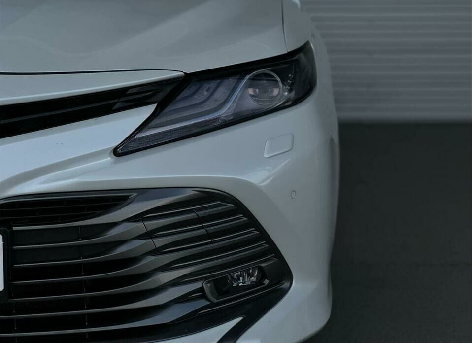 Toyota Camry 2.5 AT (181 л.с.)