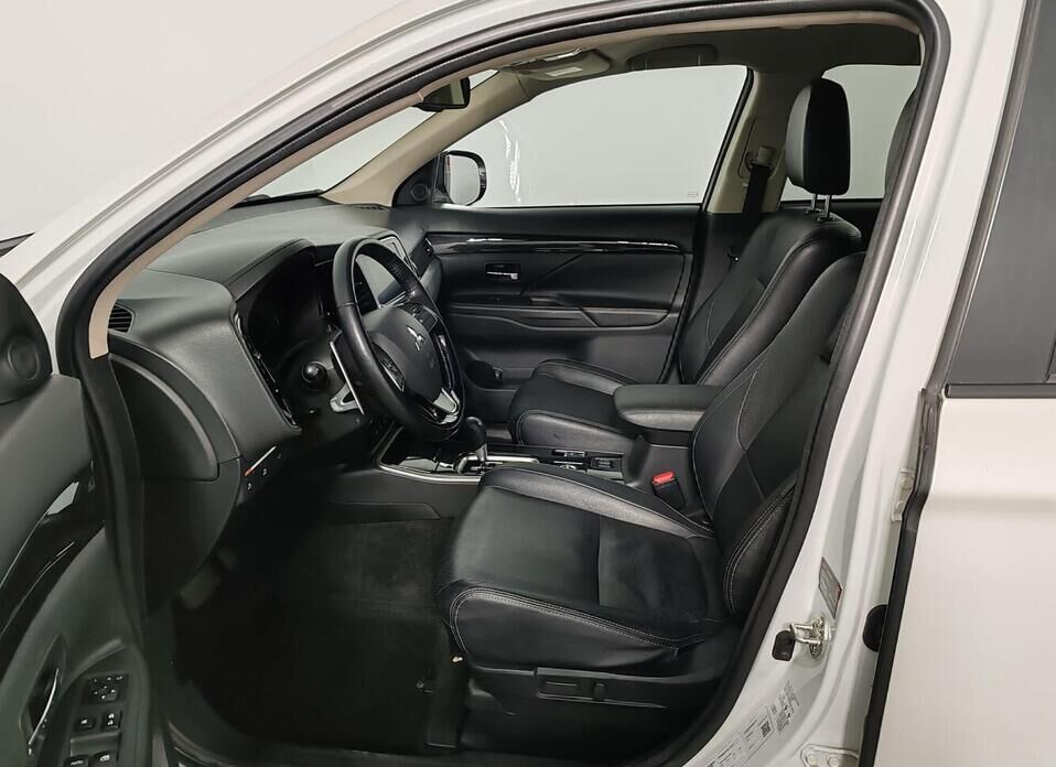 Mitsubishi Outlander, III Рестайлинг 2 2.4 CVT (167 л.с.) 4WD