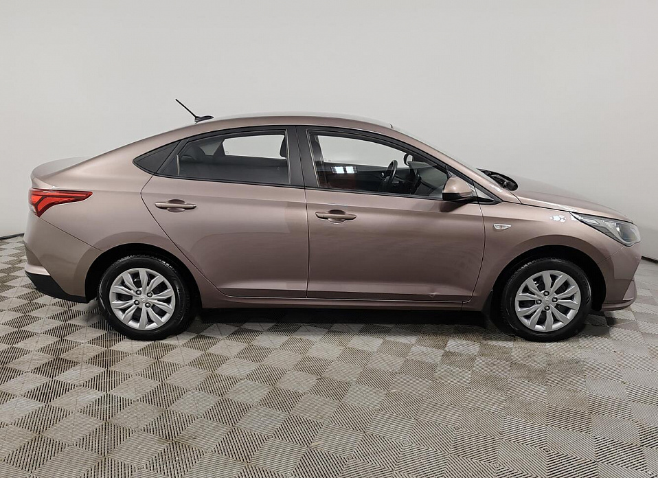 Hyundai Solaris, II Рестайлинг 1.6 MT (123 л.с.)