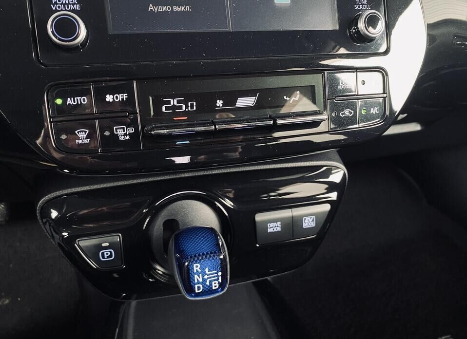 Toyota Prius, IV Рестайлинг (XW50) 1.8hyb AT (98 л.с.)