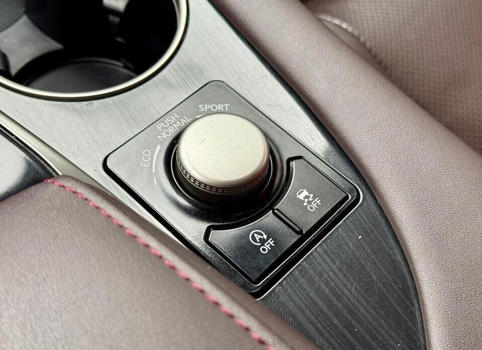 Lexus RX, IV 200t 2.0 AT (238 л.с.)