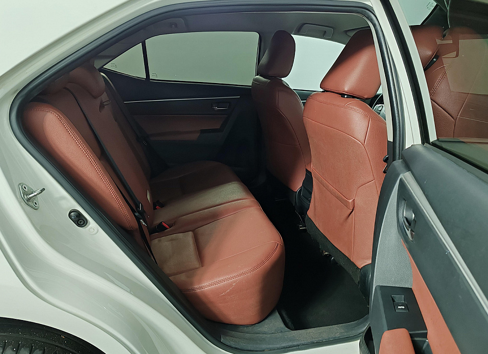 Toyota Corolla, XI (E160, E170) Рестайлинг 1.6 CVT (122 л.с.)