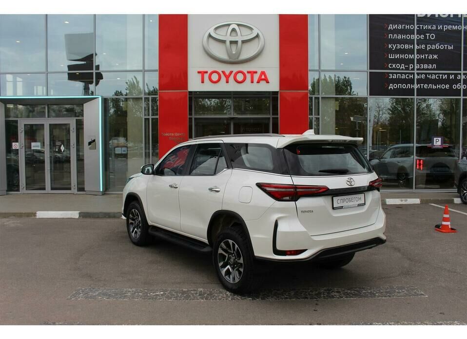 Toyota Fortuner 2.8d AT (200 л.с.) 4WD