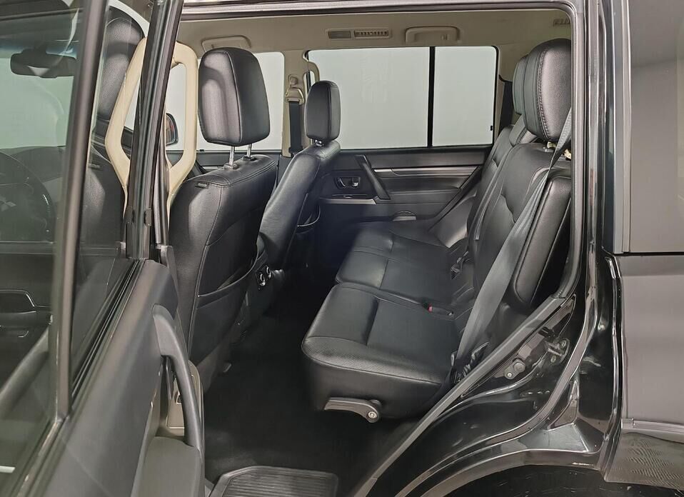 Mitsubishi Pajero, IV Рестайлинг 1 3.0 AT (178 л.с.) 4WD