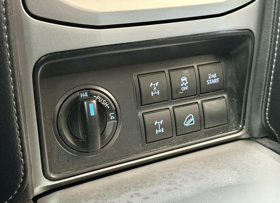 Toyota Land Cruiser Prado, 150 Series Рестайлинг 3 2.8d AT (200 л.с.) 4WD