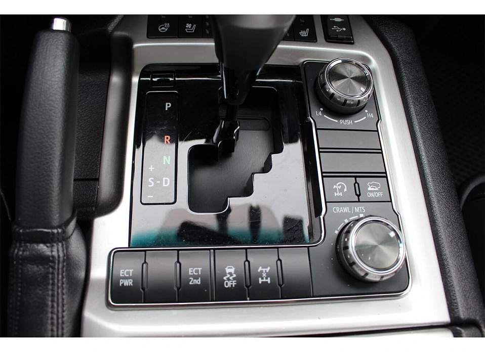 Toyota Land Cruiser, 200 Series Рестайлинг 2 4.5d AT (249 л.с.) 4WD