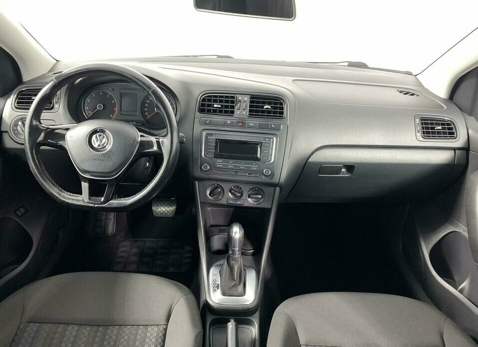 Volkswagen Polo 1.6 AT (110 л.с.)