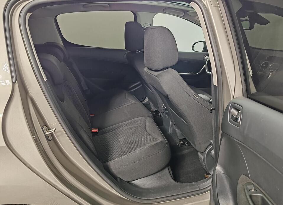 Peugeot 308 1.6 AT (120 л.с.)
