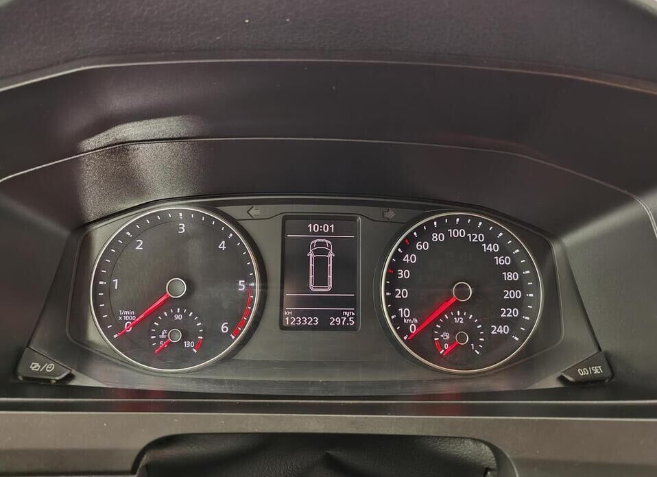 Volkswagen Caravelle 2.0d MT (102 л.с.)