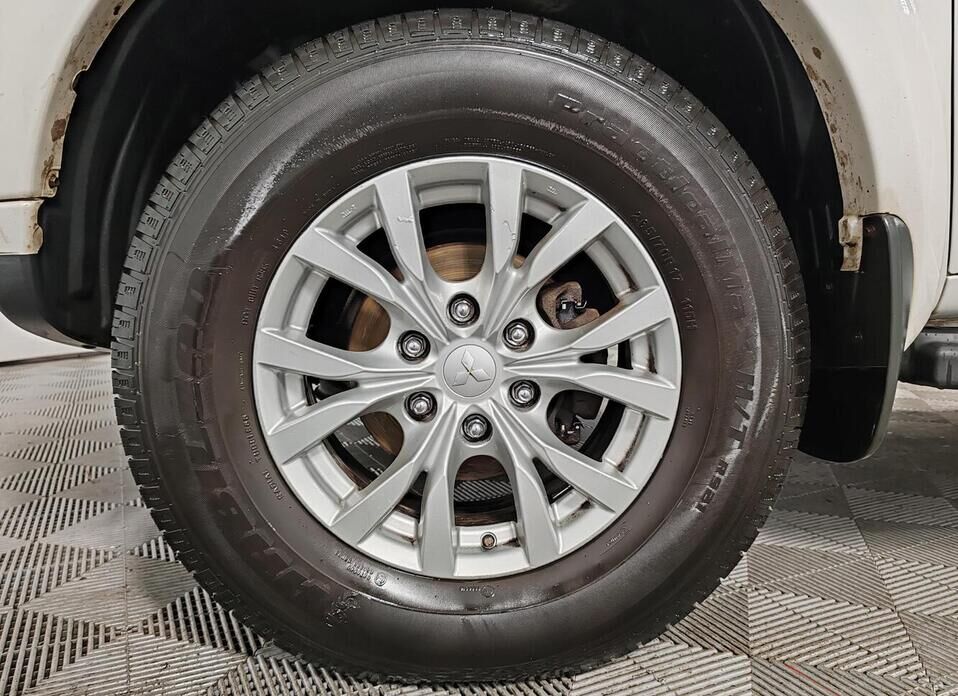 Mitsubishi Pajero Sport, II Рестайлинг 2.5d AT (178 л.с.) 4WD