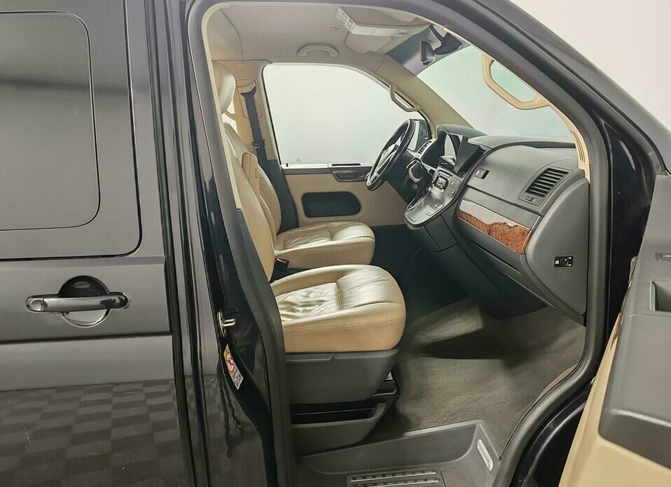 Volkswagen Multivan 2.0d AMT (180 л.с.) 4WD