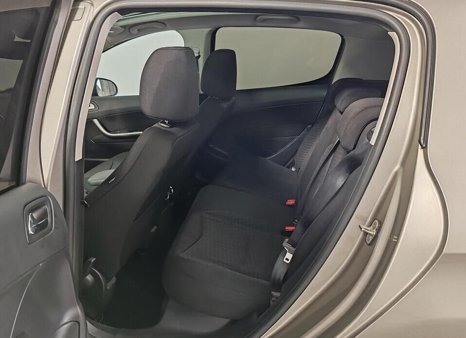 Peugeot 308 1.6 AT (120 л.с.)