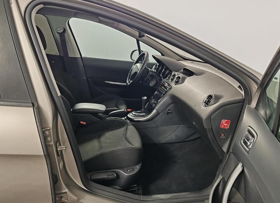 Peugeot 308 1.6 AT (120 л.с.)