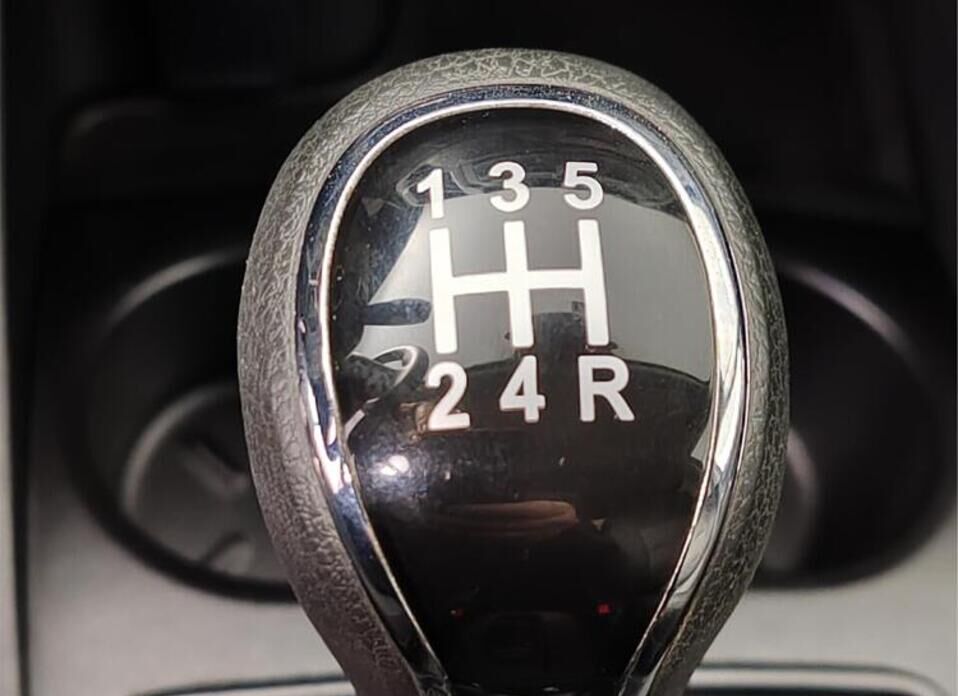 LADA (ВАЗ) Vesta, I 1.6 MT (106 л.с.)