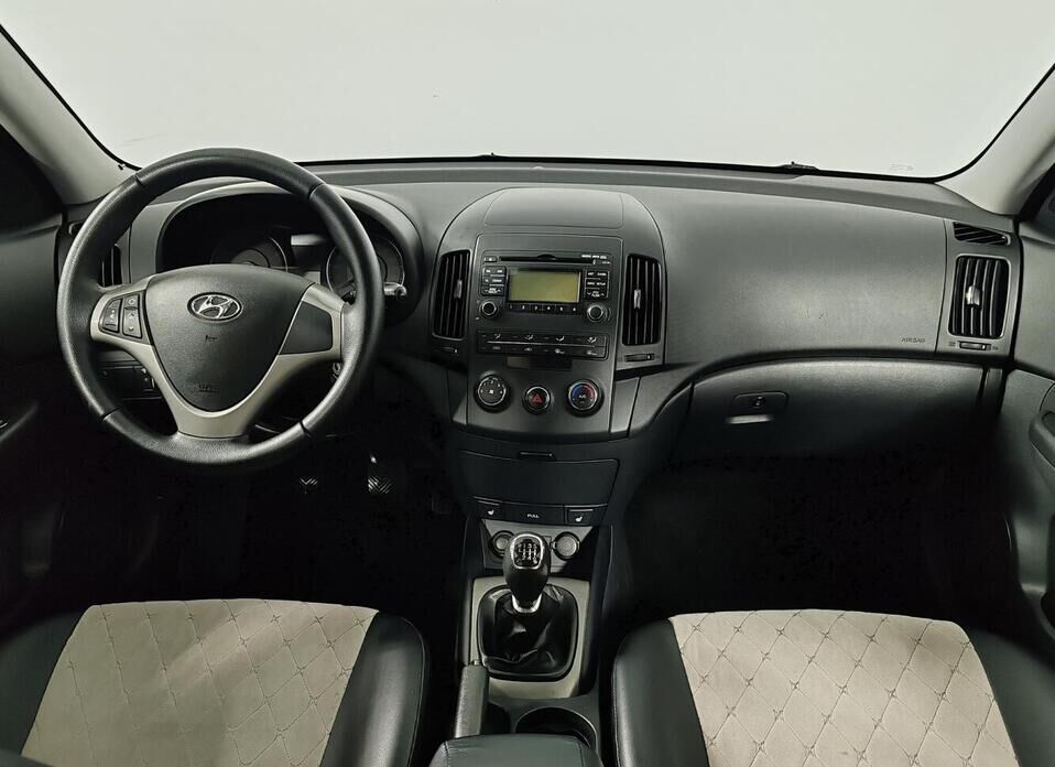 Hyundai i30, I Рестайлинг 1.6 MT (126 л.с.)