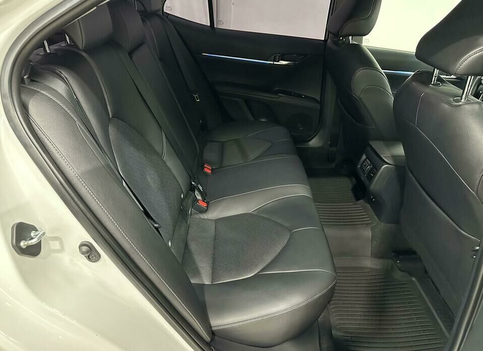 Toyota Camry 2.5 AT (200 л.с.)