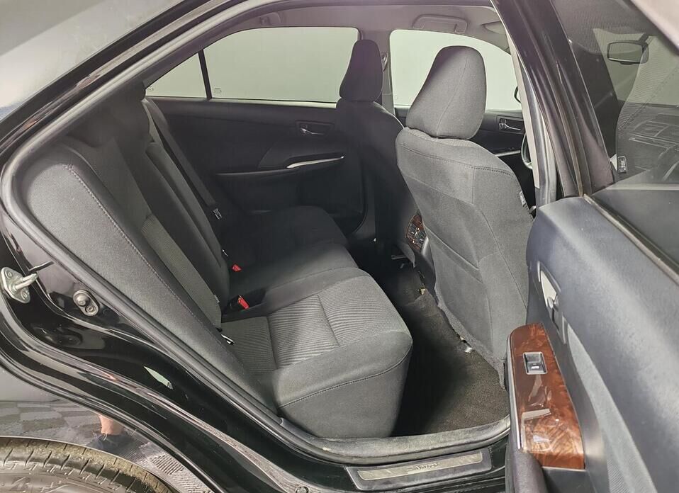 Toyota Camry 2.5 AT (181 л.с.)