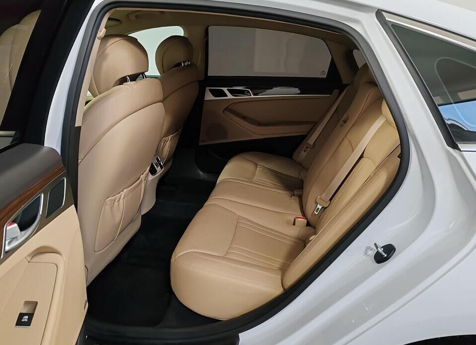 Hyundai Genesis, II 3.0 AT (249 л.с.) 4WD