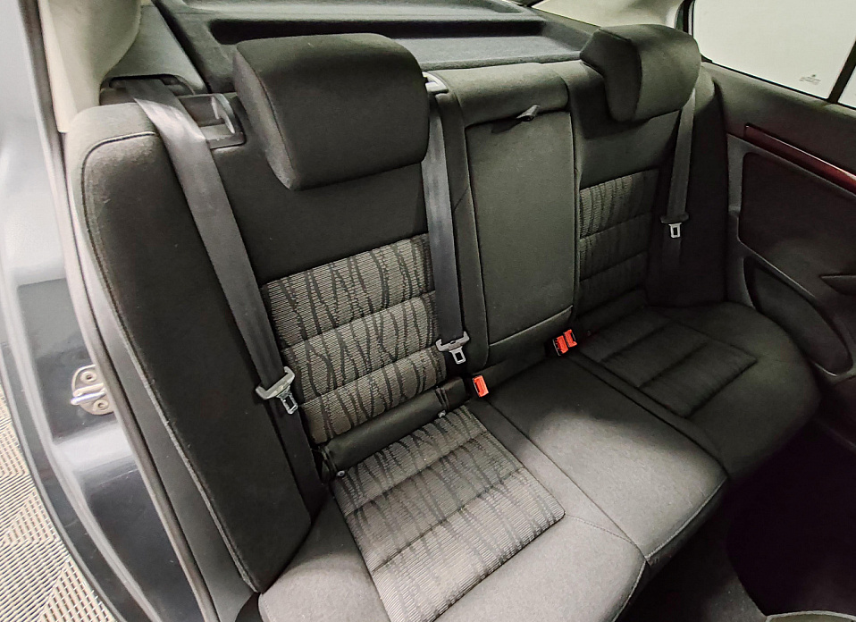 Skoda Octavia, II (A5) Рестайлинг 1.6 MT (102 л.с.)