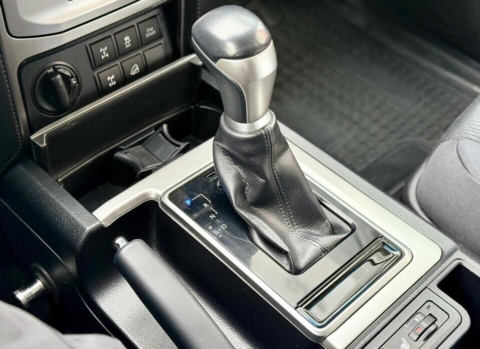 Toyota Land Cruiser Prado, 150 Series Рестайлинг 2 2.8d AT (204 л.с.) 4WD