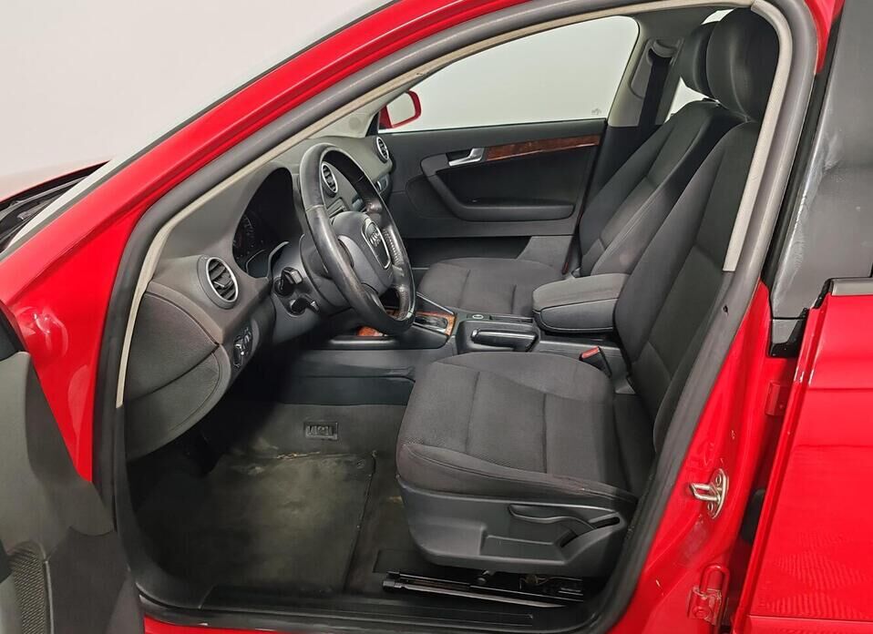 Audi A3, II (8P) Рестайлинг 1 1.6 AT (102 л.с.)