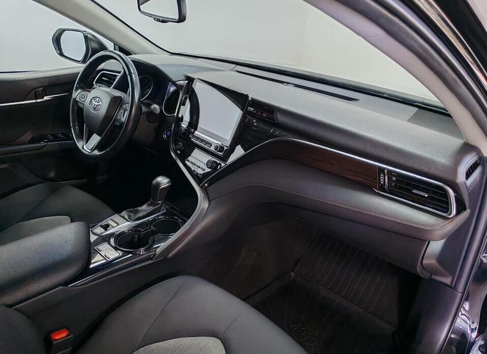 Toyota Camry 2.5 AT (181 л.с.)