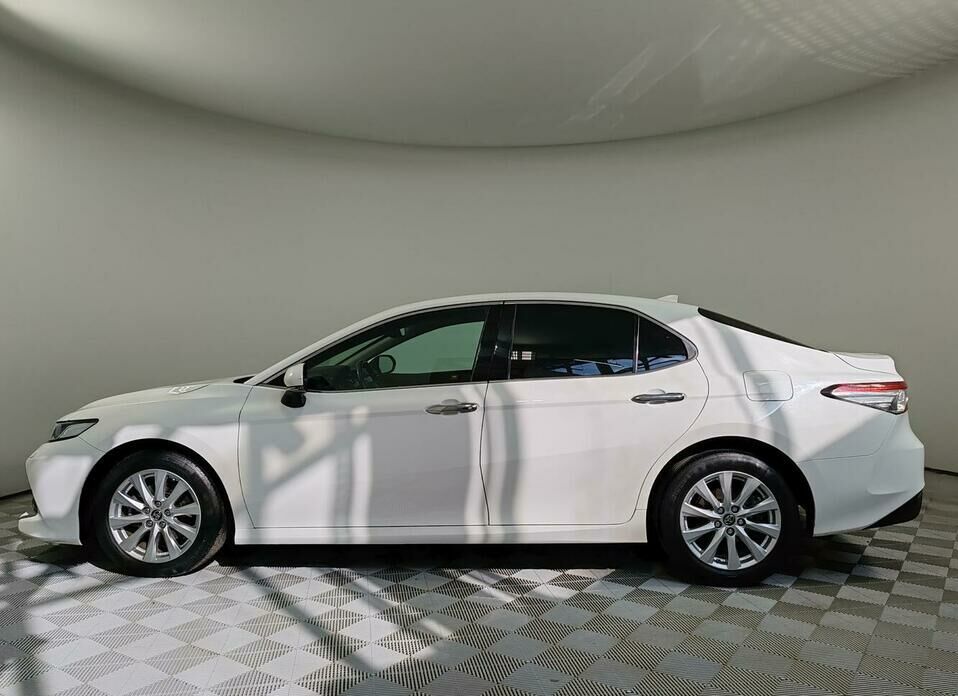 Toyota Camry 2.5 AT (181 л.с.)