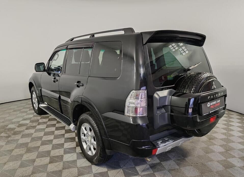 Mitsubishi Pajero, IV Рестайлинг 2 3.0 AT (178 л.с.) 4WD