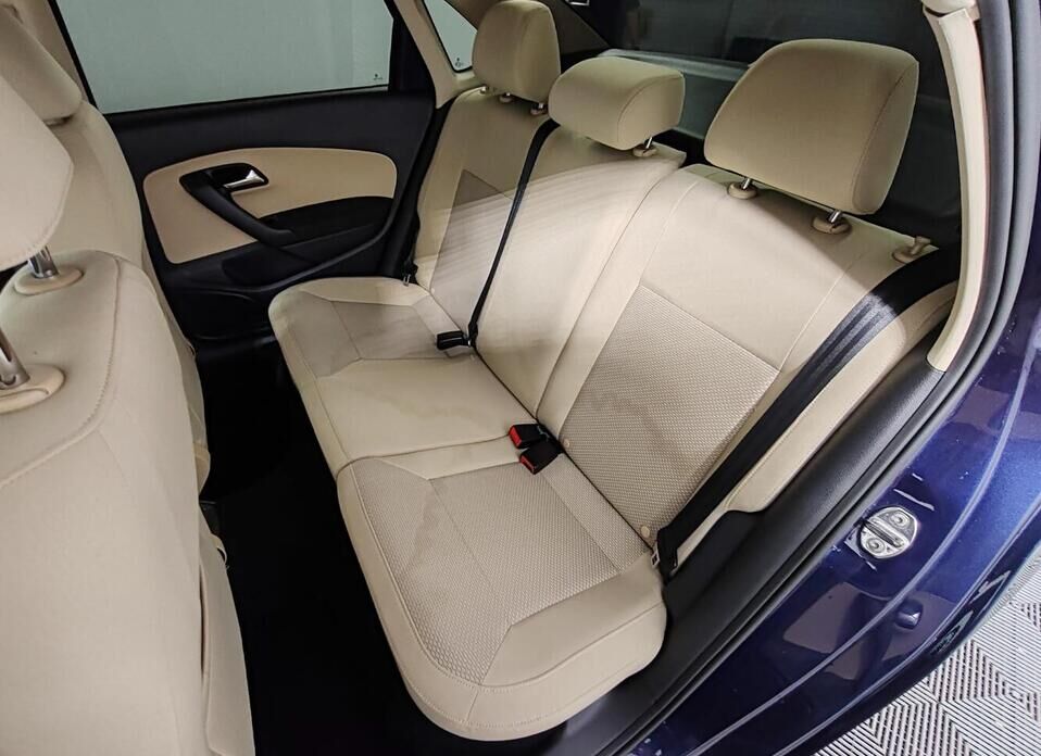 Volkswagen Polo 1.6 AT (110 л.с.)