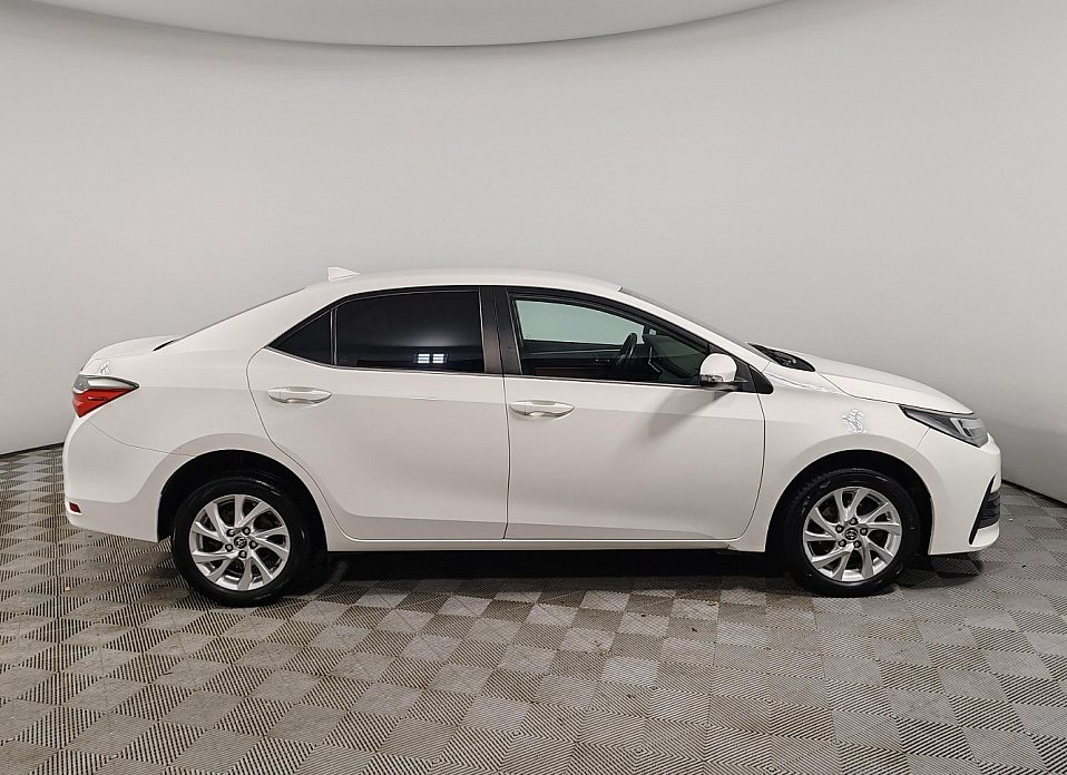 Toyota Corolla, XI (E160, E170) Рестайлинг 1.6 CVT (122 л.с.)